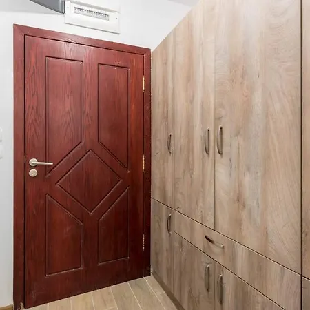 Peaceful Place - Vazov Street * فارنا