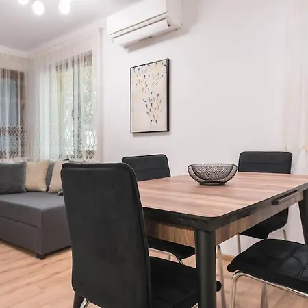 1br Place In The Center Of